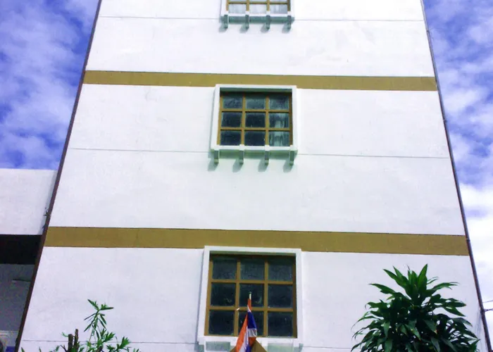 White Отель 2*